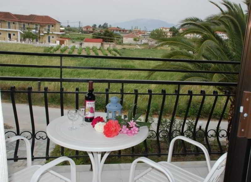 Eleni'S Garden & Castello Suites アリカナス エクステリア 写真